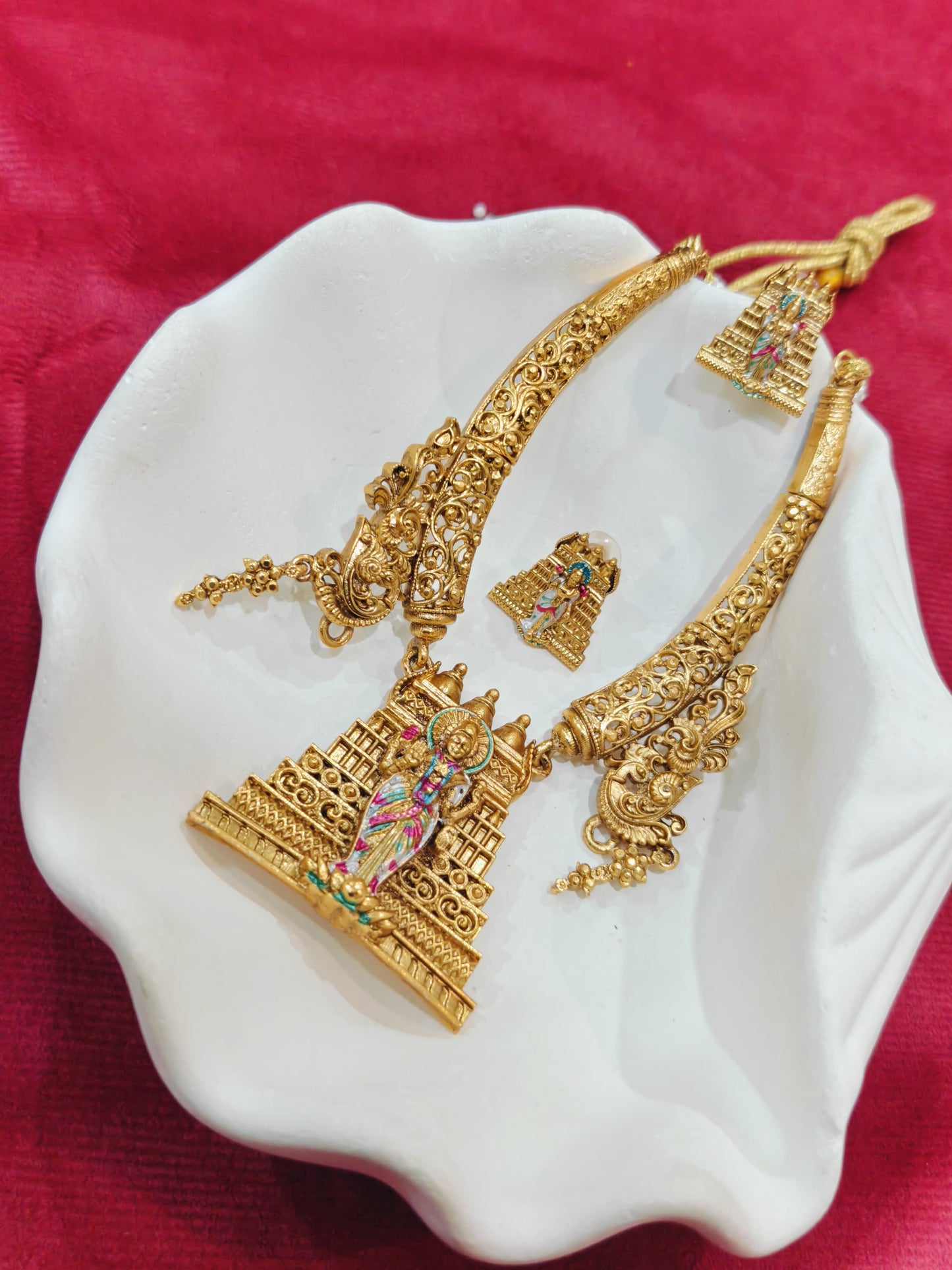 Hasli Enamel Gopuram Choker