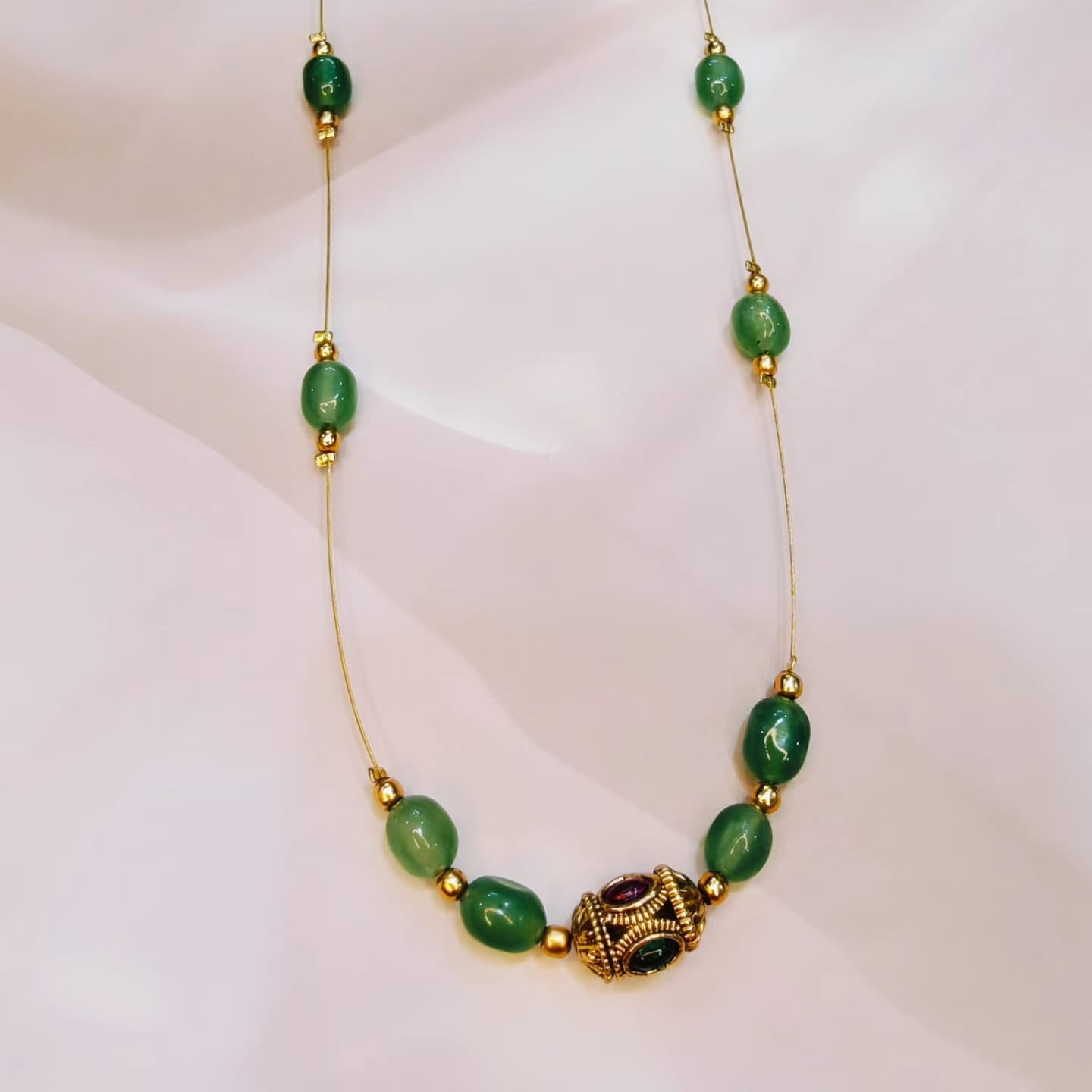 Green And Red Beads Invisible String Necklace
