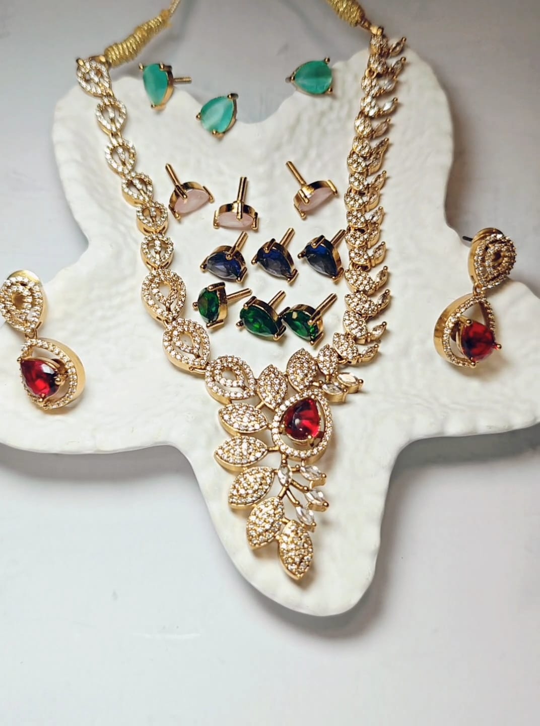 Necklace set with interchangeable studs