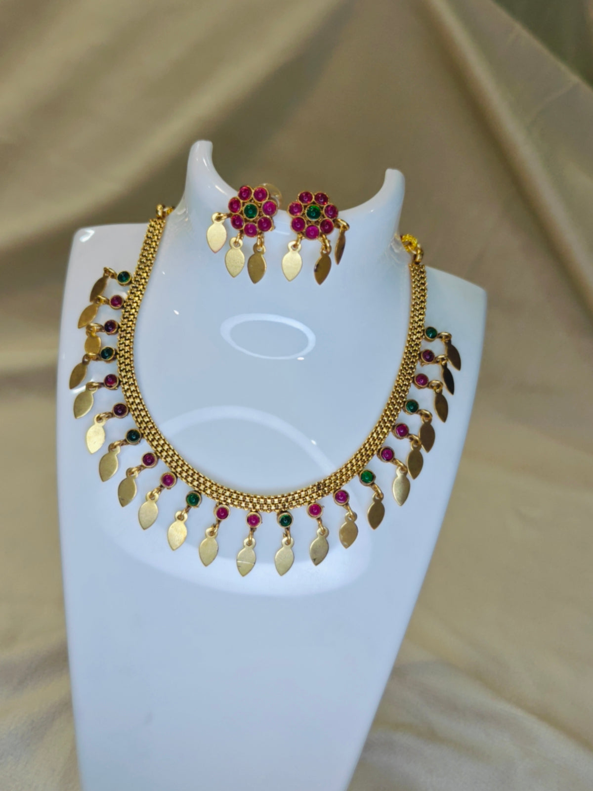 Single Line Elakkathali with Red & Green Stones